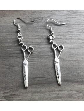 New Super Cute Hairdresser/Stylist Scissor Earrings 

Perfect 🎁 Gift!!!!
